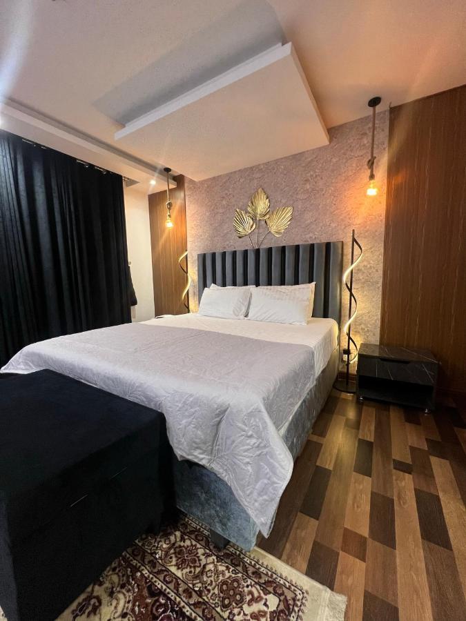 Sunset Luxury Gold Crest Mall Residency Lahore Esterno foto