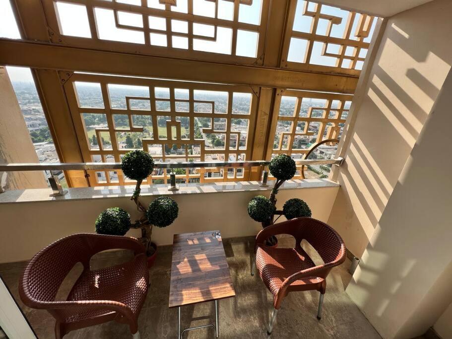 Sunset Luxury Gold Crest Mall Residency Lahore Esterno foto
