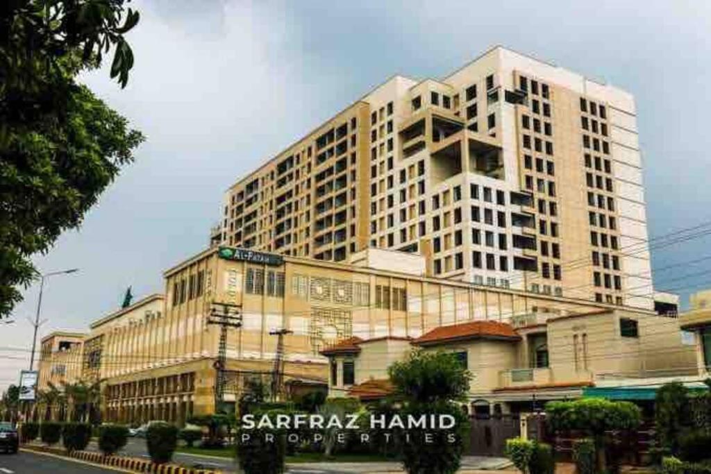 Sunset Luxury Gold Crest Mall Residency Lahore Esterno foto