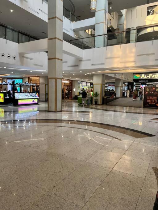 Sunset Luxury Gold Crest Mall Residency Lahore Esterno foto