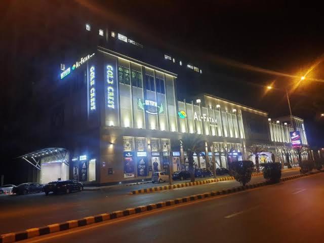 Sunset Luxury Gold Crest Mall Residency Lahore Esterno foto